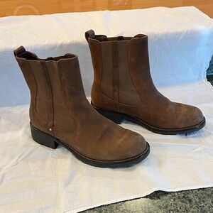 Clark’s Chelsea boots women